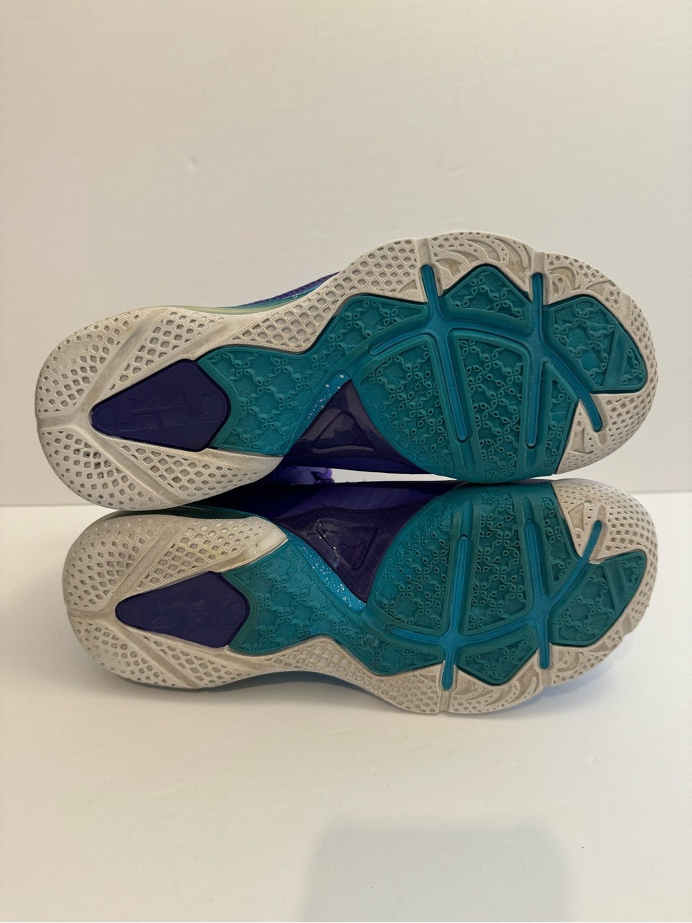 Nike LeBron 9 Summit Lake Hornets 472664-500 GS Size 6.5Y Basketball Shoes - Picture 7 of 9